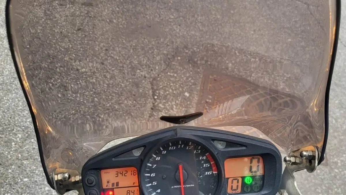 Suzuki GSR 600 (2006 - 11)  (8)