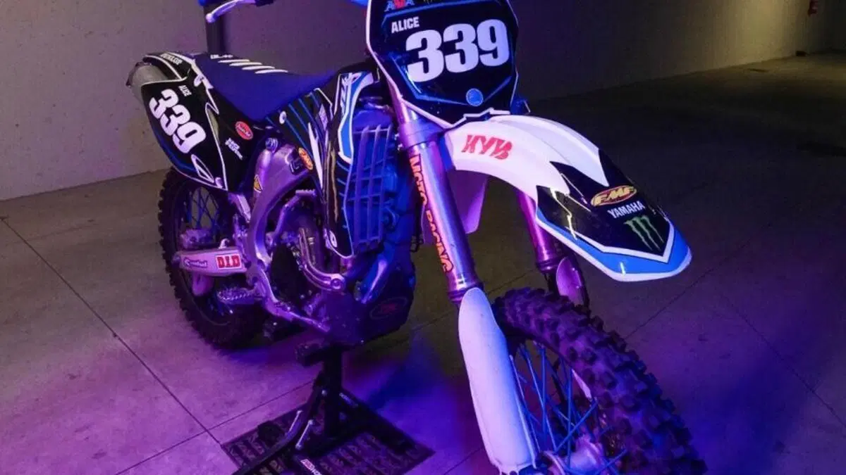 Yamaha YZ 250 F (2024)  (2)