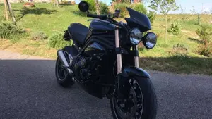 Triumph Speed Triple 1050 ABS (2011 - 15) 