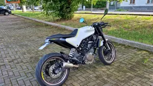 Husqvarna Vitpilen 401 (2020)  (2)