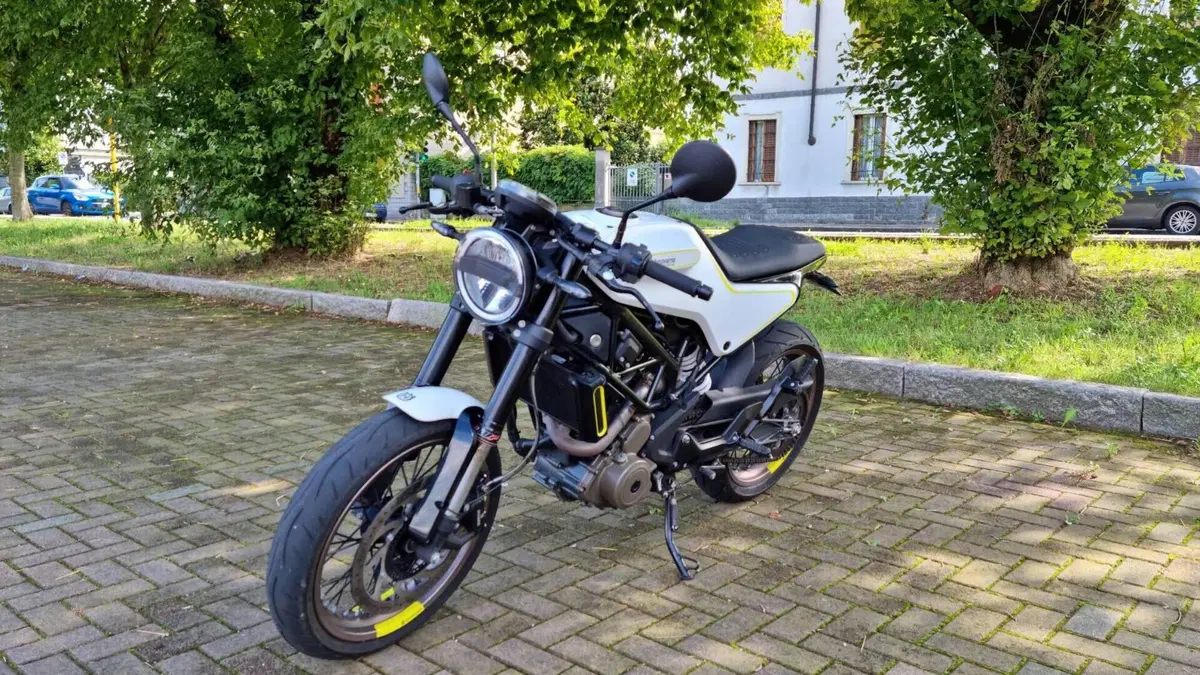 Husqvarna Vitpilen 401 (2020)  (3)