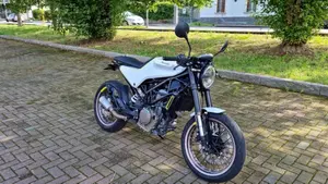 Husqvarna Vitpilen 401 (2020)  (4)