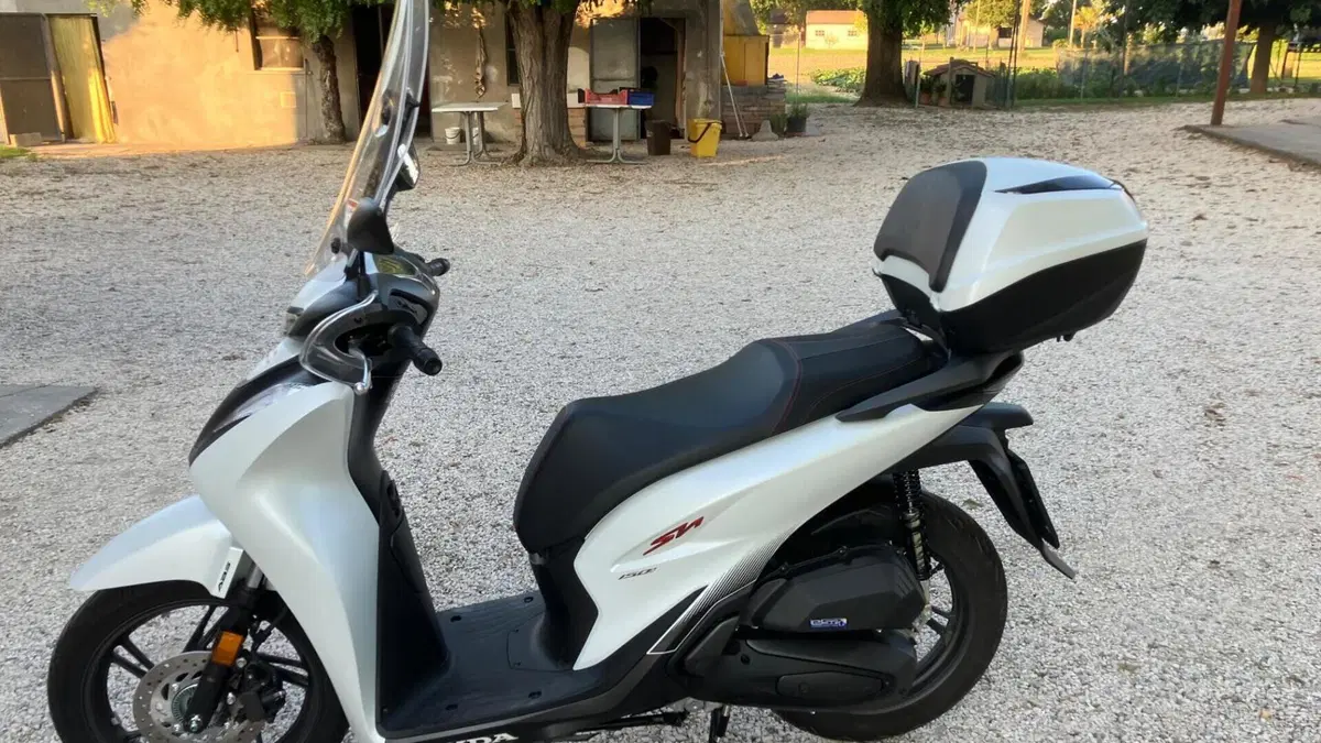 Honda SH 150i Sport (2024 - 25)  (2)