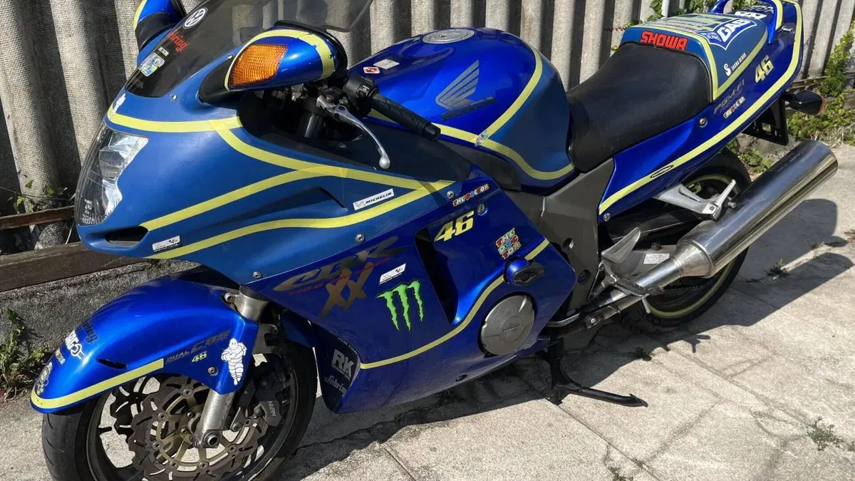 Honda CBR 1100 XX Superblackbird (1999 - 00)  (2)