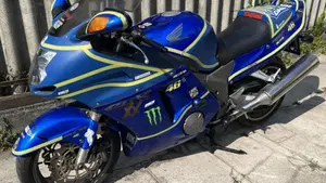 Honda CBR 1100 XX Superblackbird (1999 - 00)  (2)
