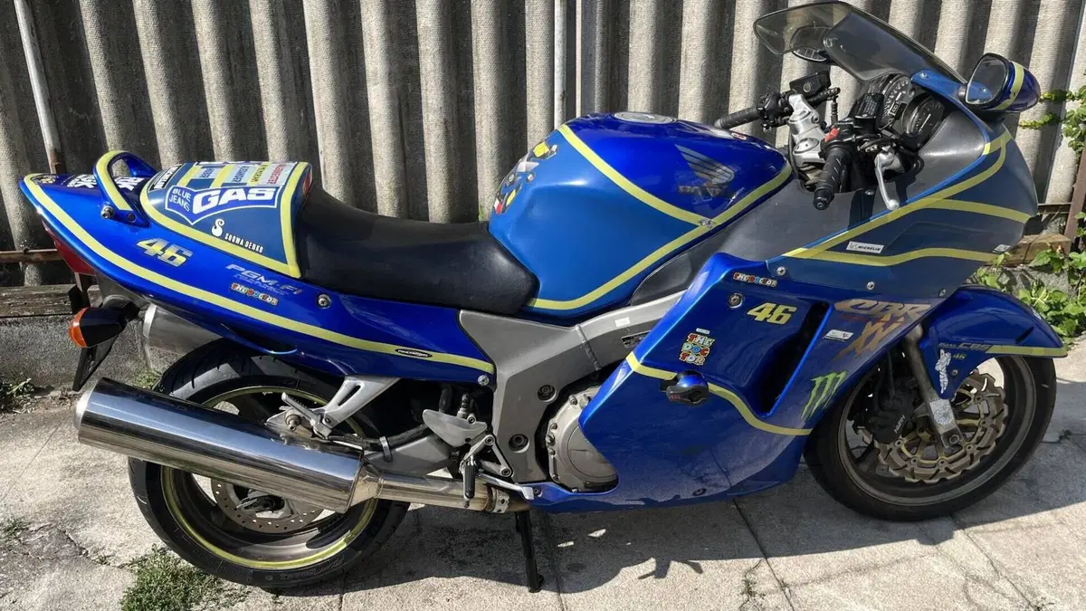 Honda CBR 1100 XX Superblackbird (1999 - 00)  (11)
