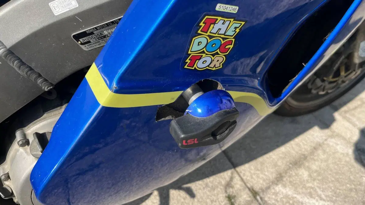 Honda CBR 1100 XX Superblackbird (1999 - 00)  (12)