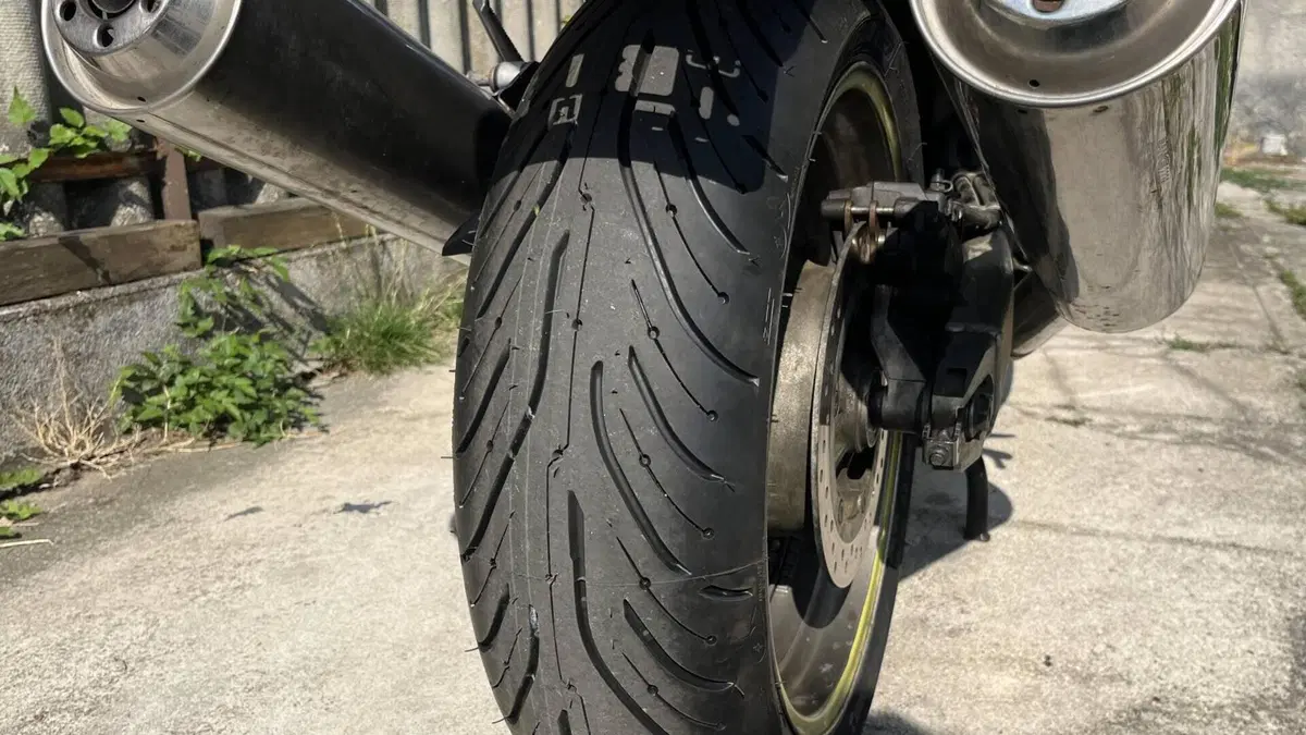 Honda CBR 1100 XX Superblackbird (1999 - 00)  (14)
