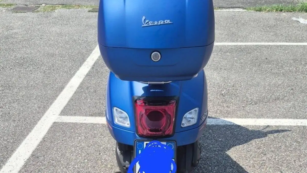 Vespa GTS 300 Hpe (2021 - 22)  (4)