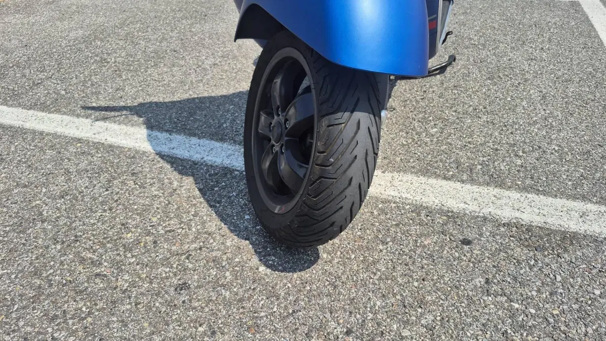 Vespa GTS 300 Hpe (2021 - 22)  (10)