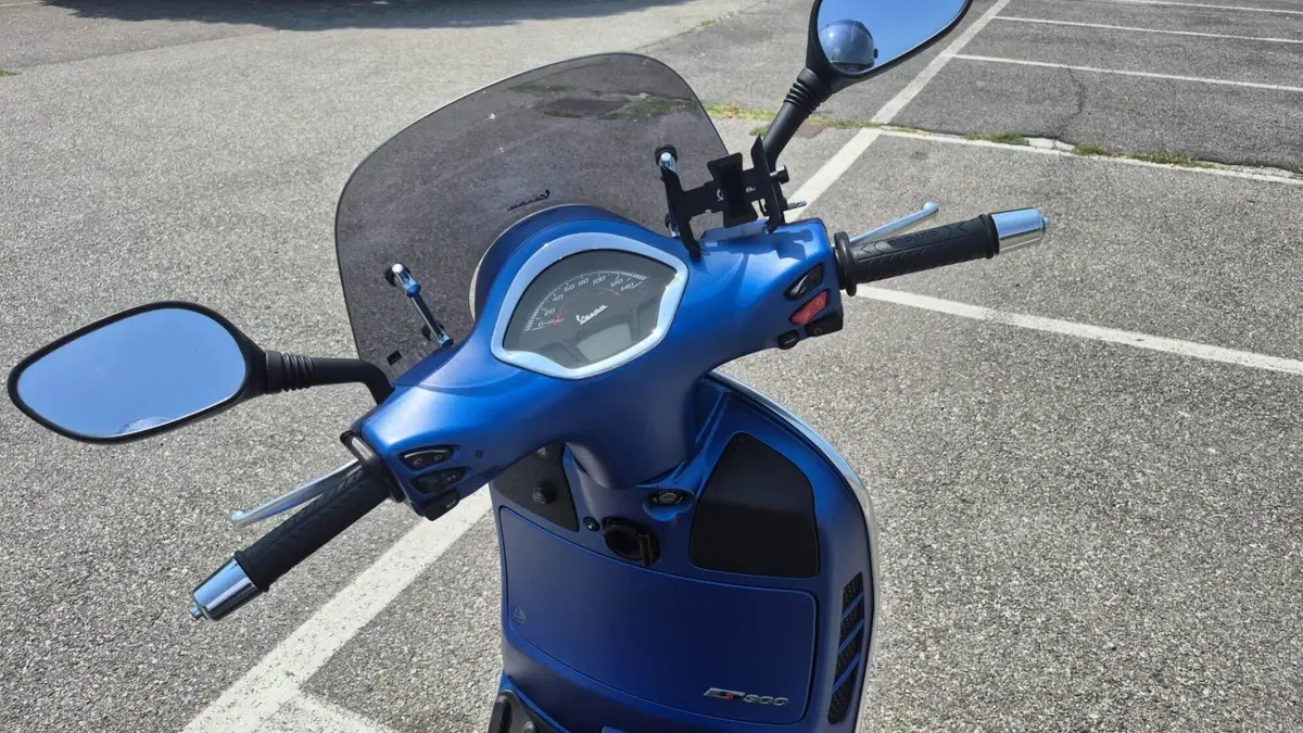 Vespa GTS 300 Hpe (2021 - 22)  (11)