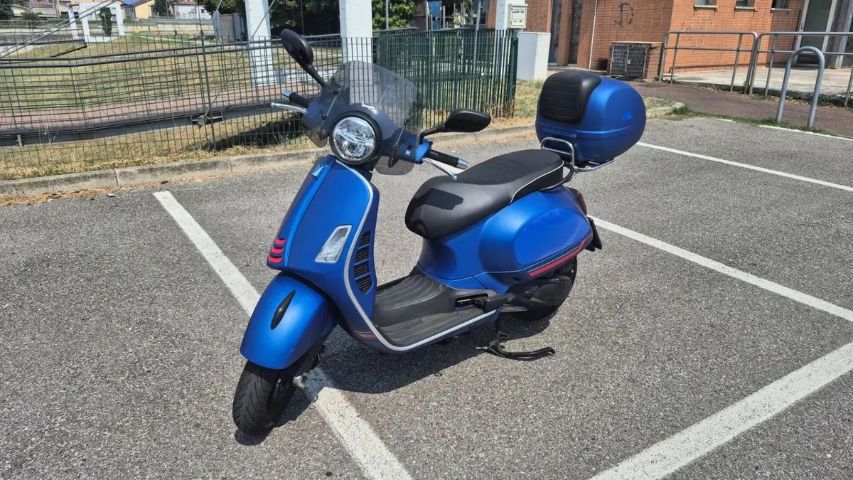 Vespa GTS 300 Hpe (2021 - 22)  (3)