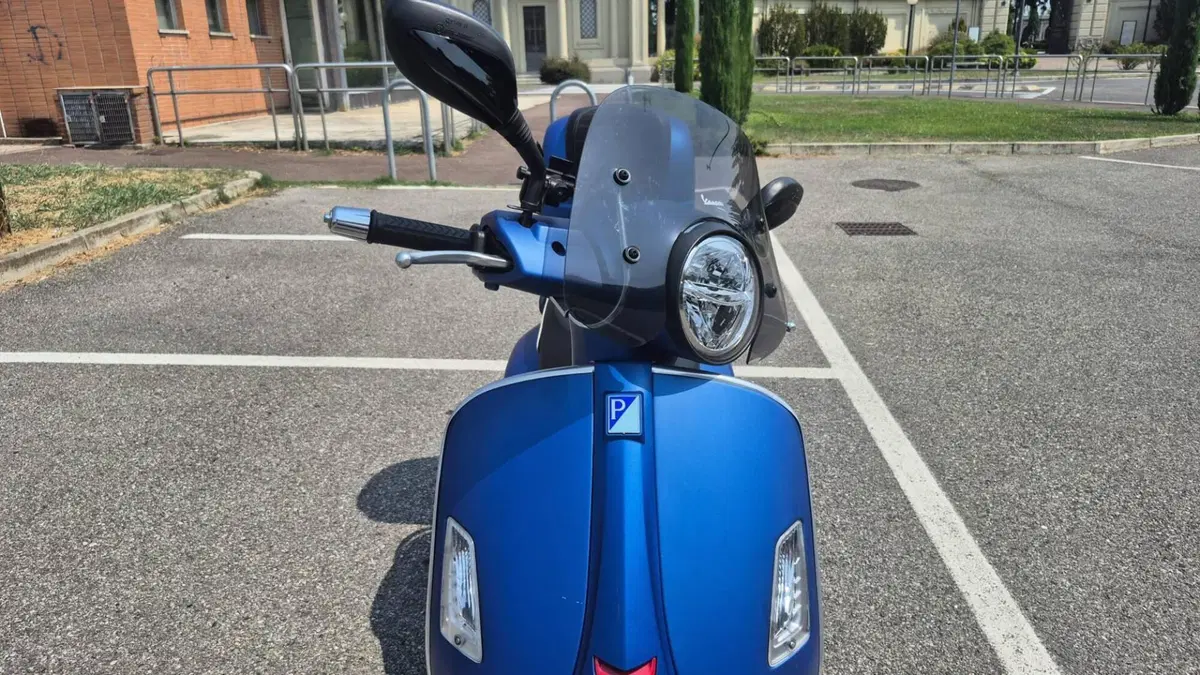 Vespa GTS 300 Hpe (2021 - 22)  (8)