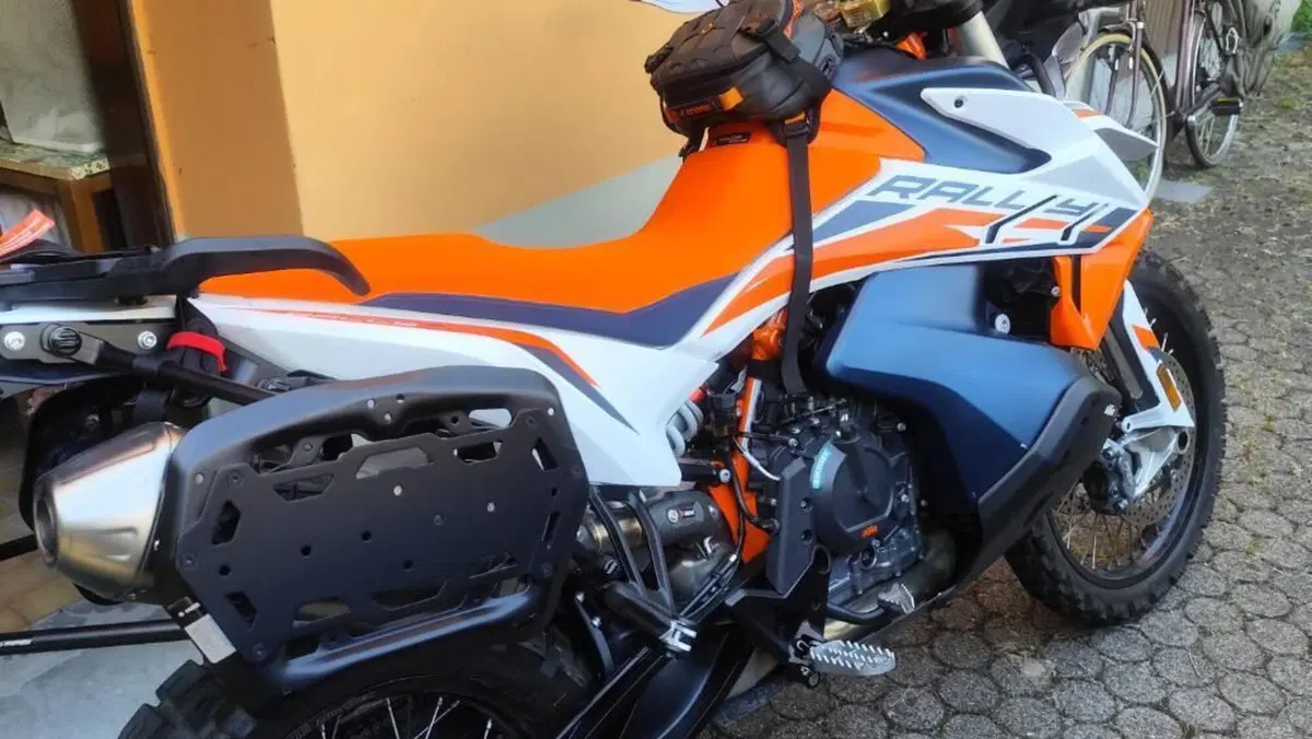 KTM 890 Adventure R Rally (2021)  (14)