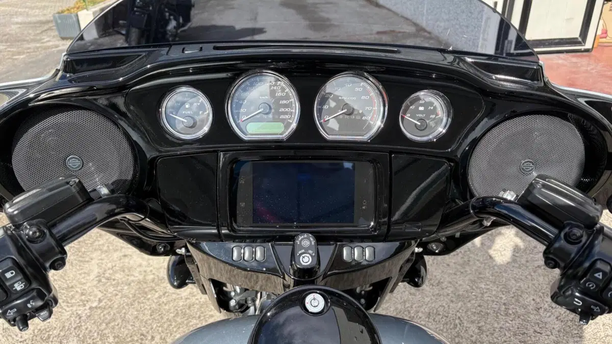 Harley-Davidson 114 Street Glide Special (2019 - 20) - FLHXS  (4)