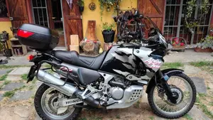 Honda Africa Twin XRV 750 (1996 - 02) 