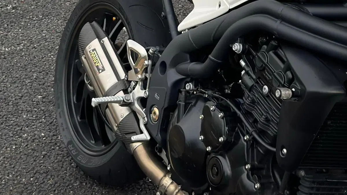 Triumph Speed Triple 1050 (2005 - 11)  (18)