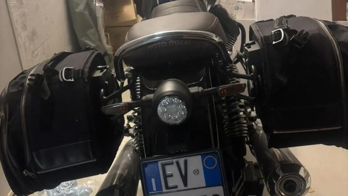 Moto Guzzi V7 Special (2021 - 24)  (3)