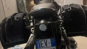 Moto Guzzi V7 Special (2021 - 24)  (3)