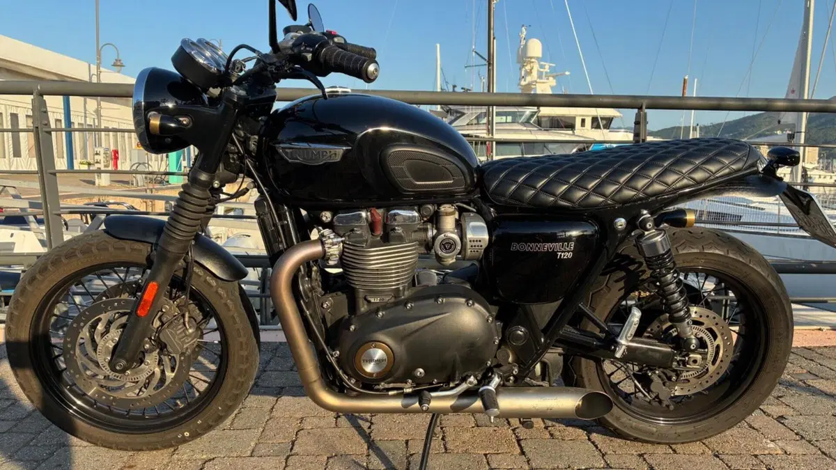 Triumph Bonneville T120 (2016 - 20)  (11)