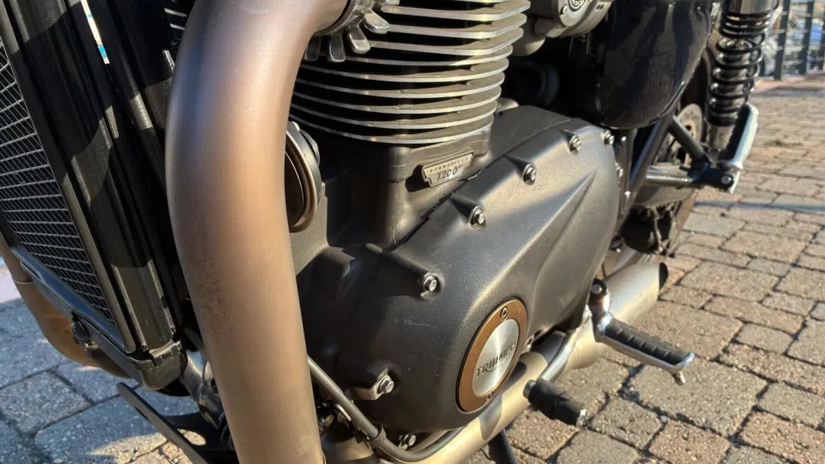 Triumph Bonneville T120 (2016 - 20)  (16)