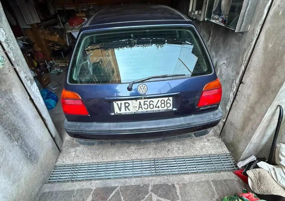 Volkswagen Golf  (4)
