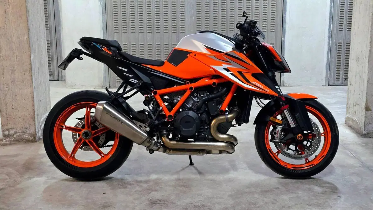KTM 1290 Super Duke R (2022 - 23)  (2)