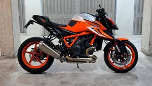 KTM 1290 Super Duke R (2022 - 23)  (2)
