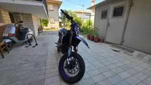 Husqvarna 701 Supermoto (2020)  (2)