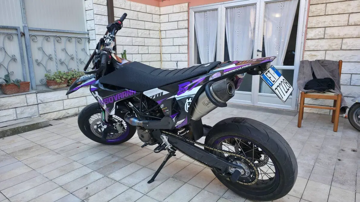 Husqvarna 701 Supermoto (2020)  (5)