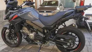 Suzuki V-Strom 650 (2021 - 25)  (2)