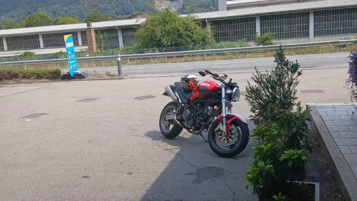 Ducati Monster 750 Dark (1999 - 02) 