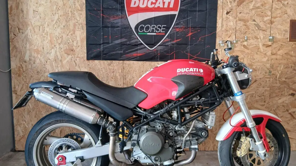 Ducati Monster 750 Dark (1999 - 02)  (4)
