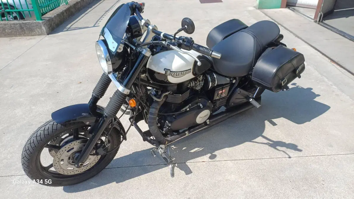 Triumph Speedmaster (2003 - 05)  (5)