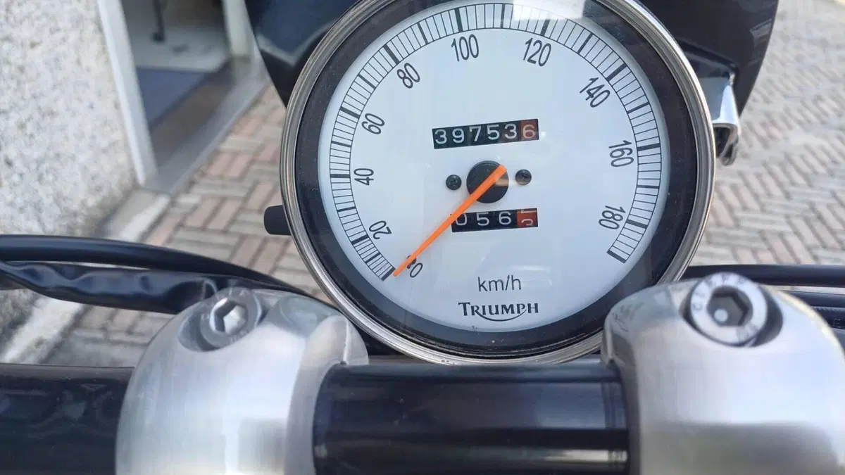Triumph Speedmaster (2003 - 05)  (10)