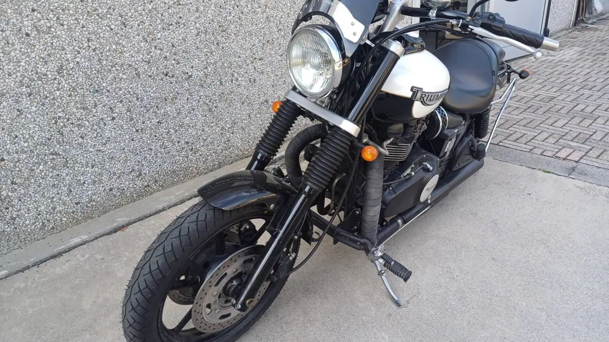 Triumph Speedmaster (2003 - 05)  (6)