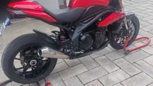 Triumph Speed Triple 1050 (2011 - 13)  (2)