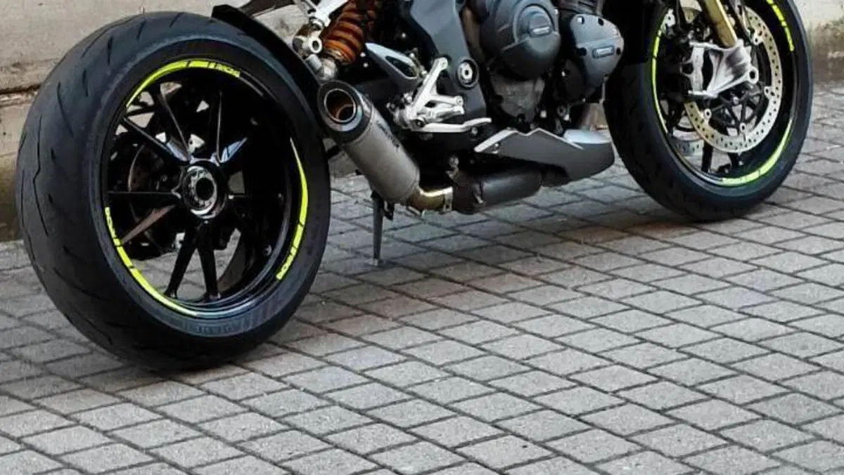 Triumph Speed Triple 1200 RS (2021 - 24)  (4)