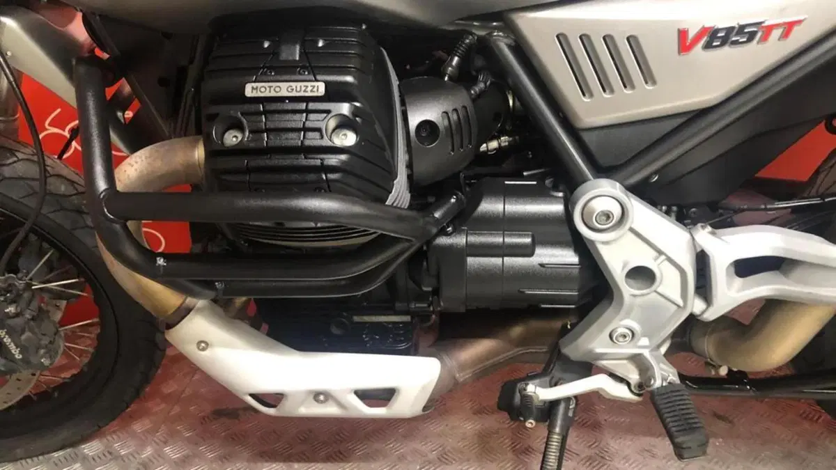 Moto Guzzi V85 TT (2019 - 20)  (5)