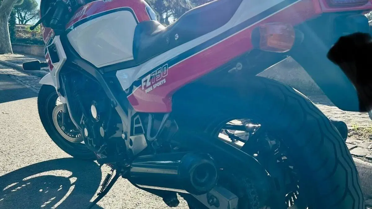 Yamaha FZ 750 (1985 - 88)  (4)