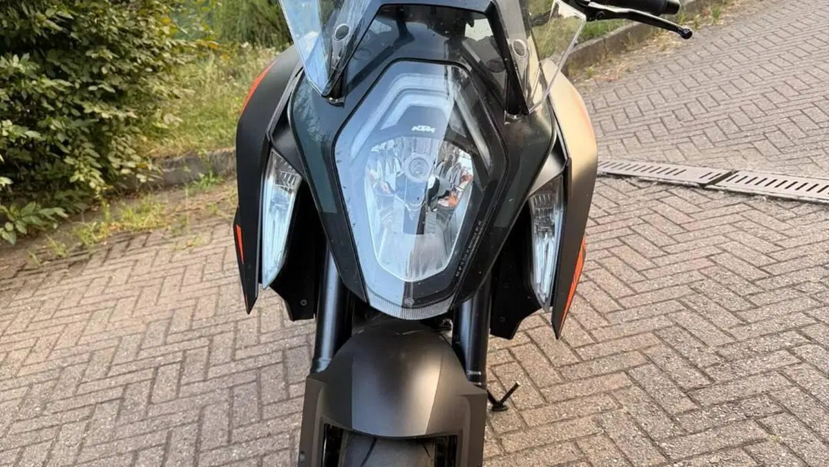 KTM 1290 Super Duke GT ABS (2016 - 18)  (3)