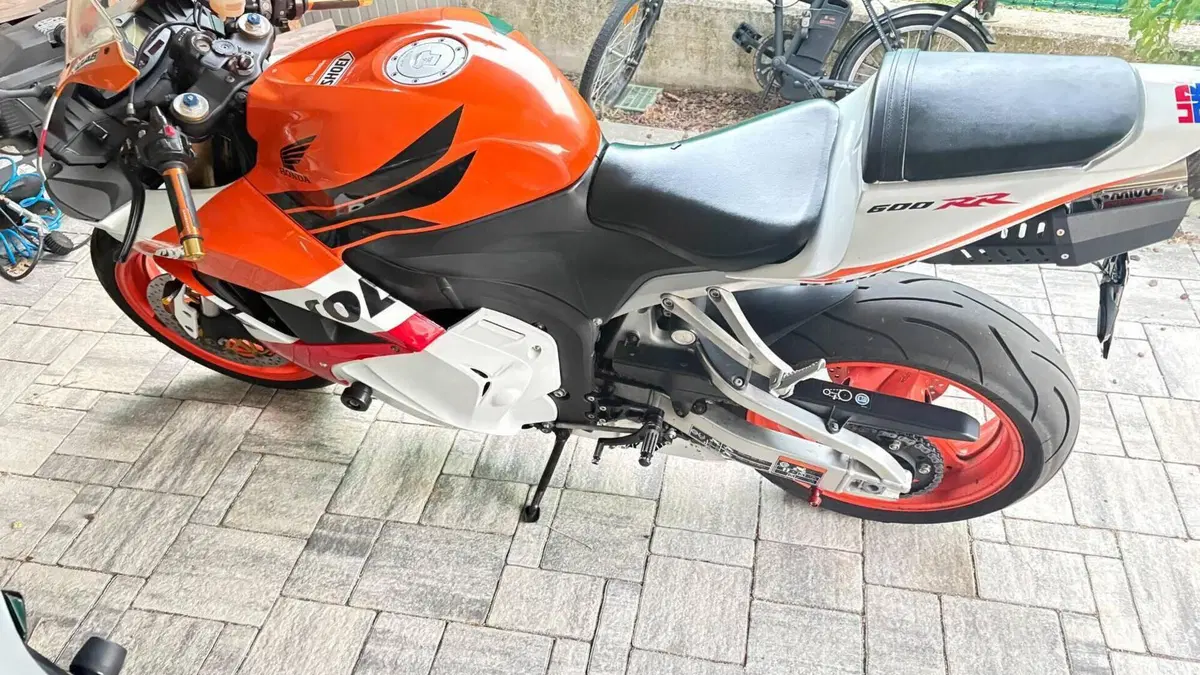 Honda CBR 600 RR (2009 - 12)  (4)