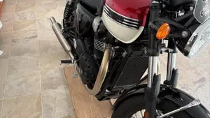 Triumph Bonneville T100 (2021 - 25)  (5)