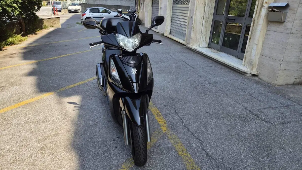 Kymco People 200i GT (2010 - 17)  (4)