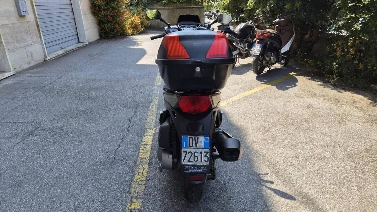 Kymco People 200i GT (2010 - 17)  (10)