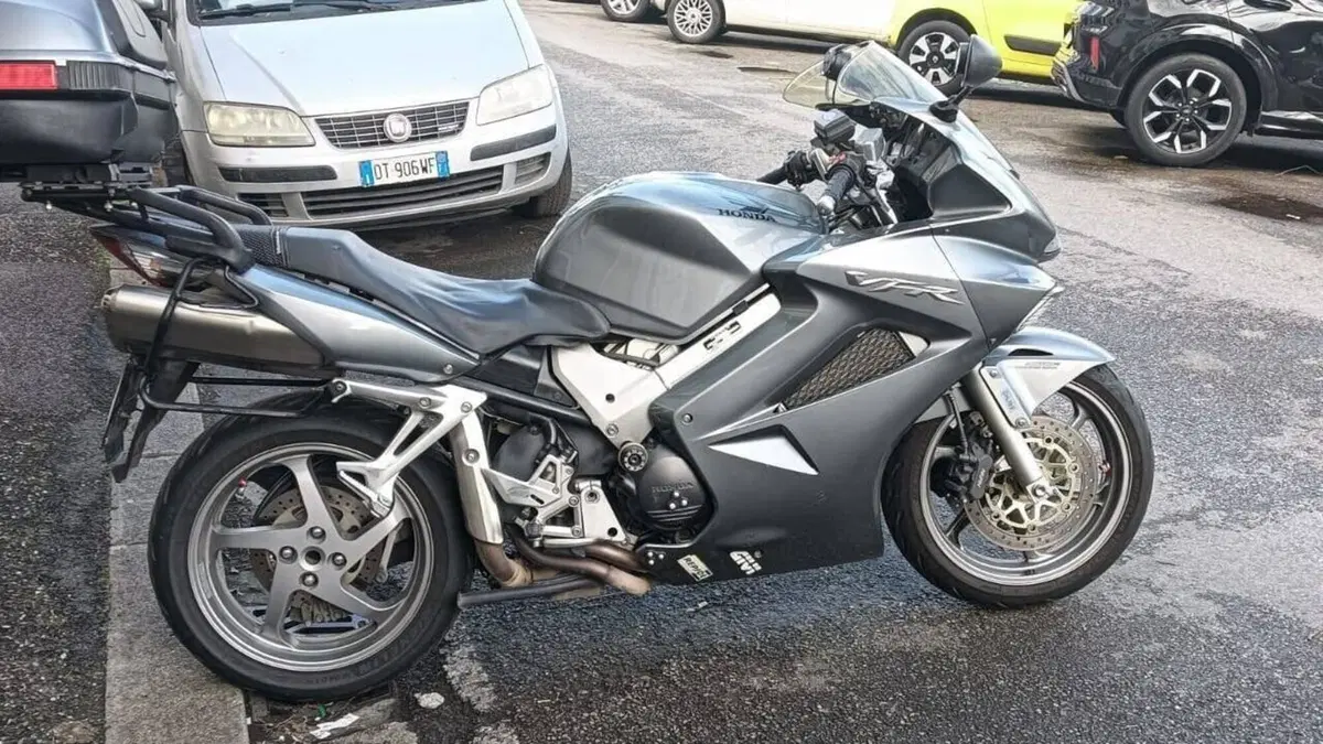 Honda VFR 800 (2006 - 13)  (3)