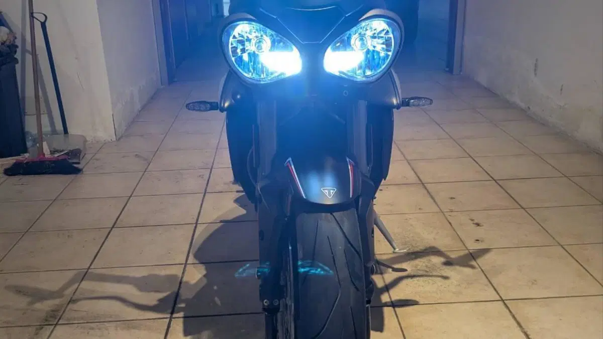 Triumph Street Triple RS (2017 - 19)  (4)