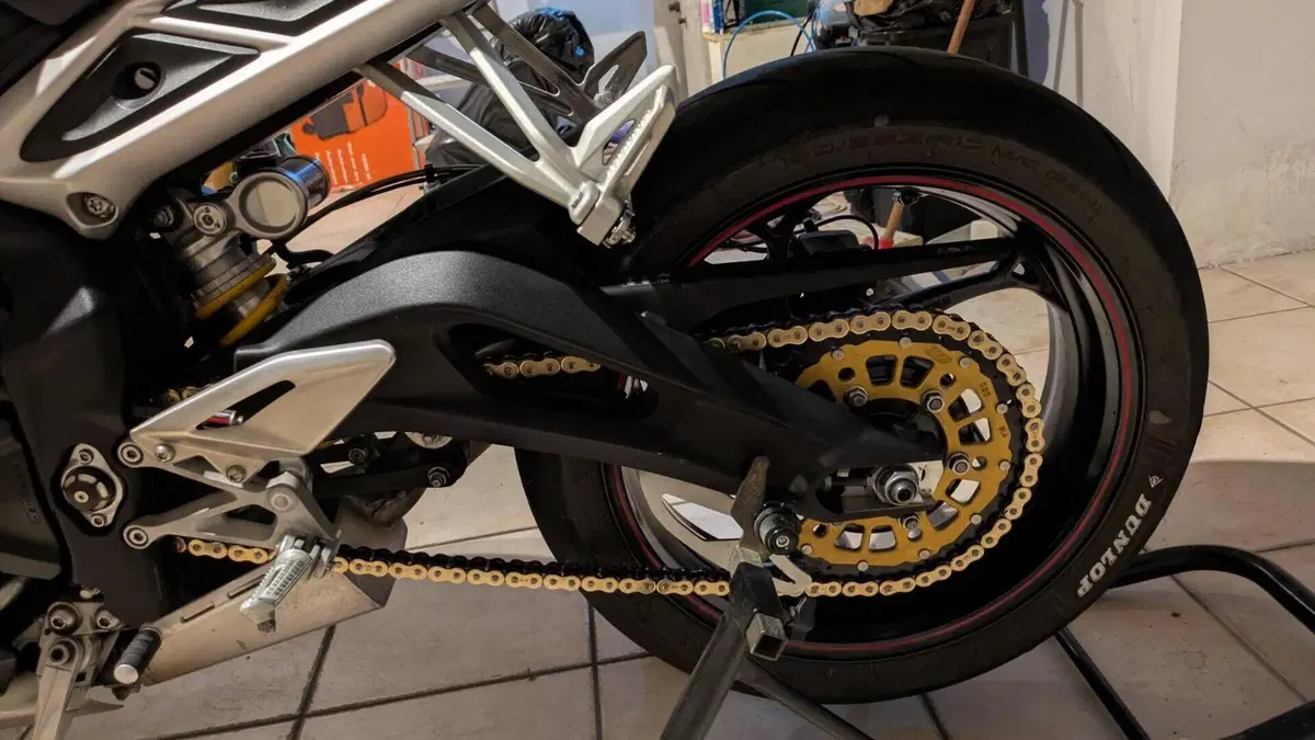 Triumph Street Triple RS (2017 - 19)  (6)