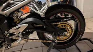 Triumph Street Triple RS (2017 - 19)  (6)
