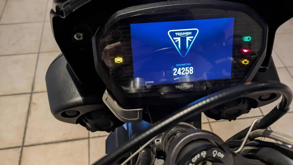 Triumph Street Triple RS (2017 - 19)  (9)